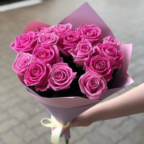 19 кремовых роз 50 см, Россия